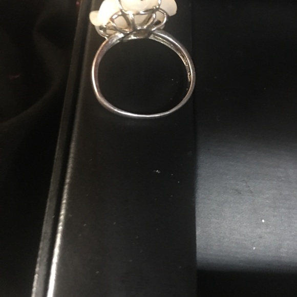 Beautiful ring - Picture 2 of 2